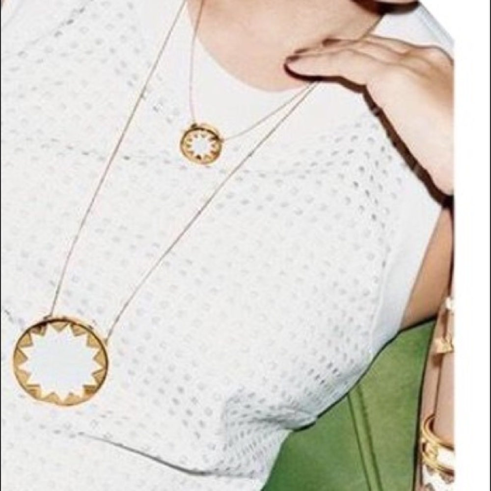 Large White House of Harlow necklace